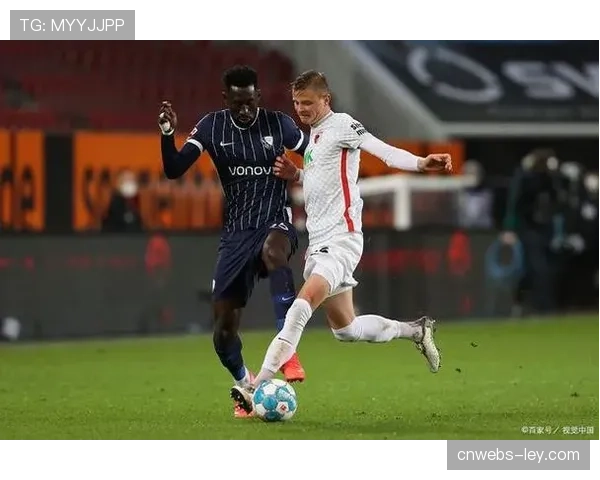奥格斯堡1-0小胜波鸿，脱离降级区
